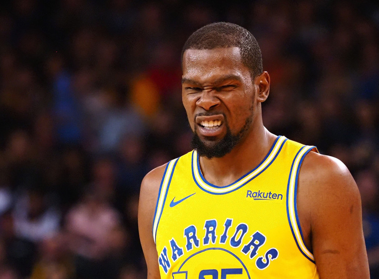 纷繁复杂的足球赛场,谁将笑到最后 纷繁复杂的足球赛场,谁将笑到最后