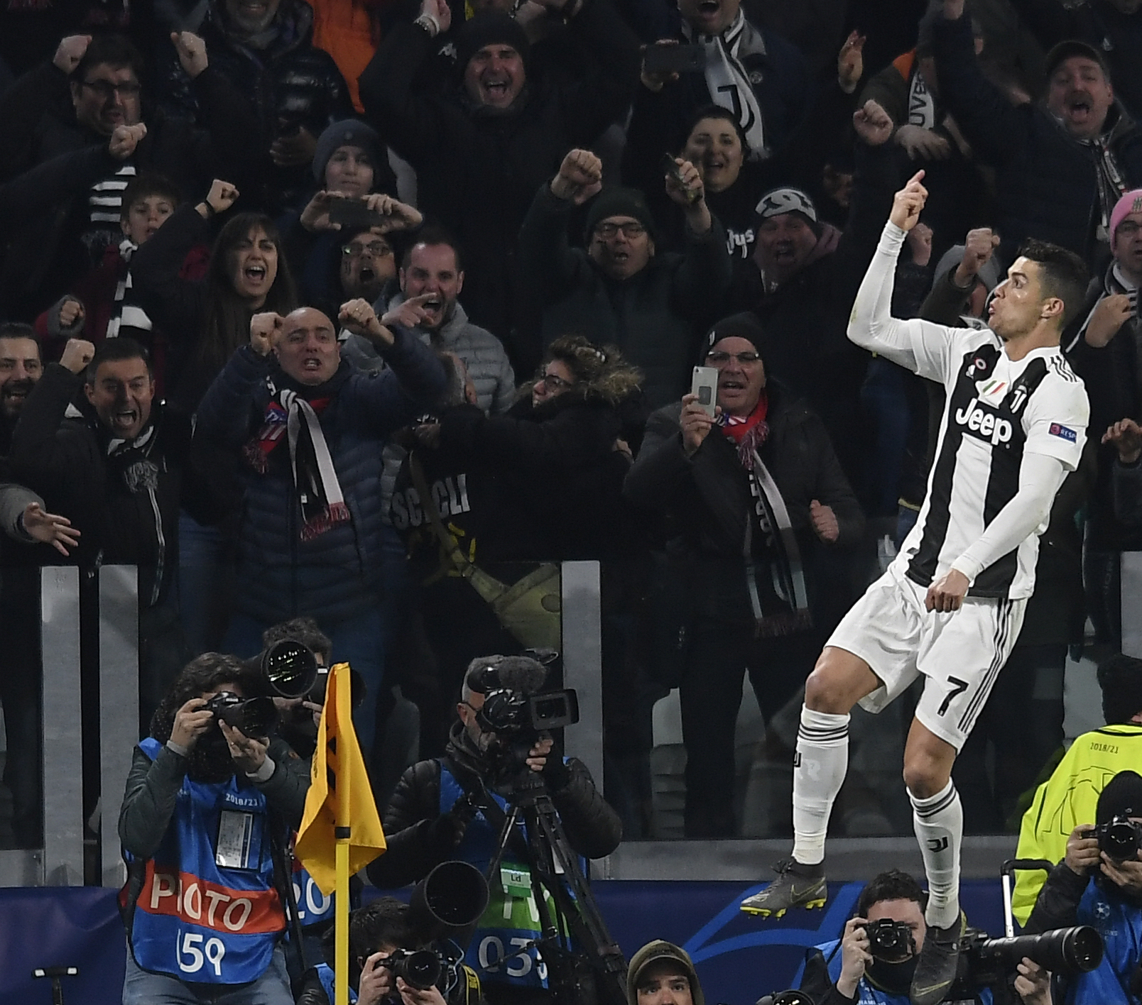 关于尤文客场险胜,提前确保晋级资格的信息 关于尤文客场险胜,提前确保晋级资格的信息