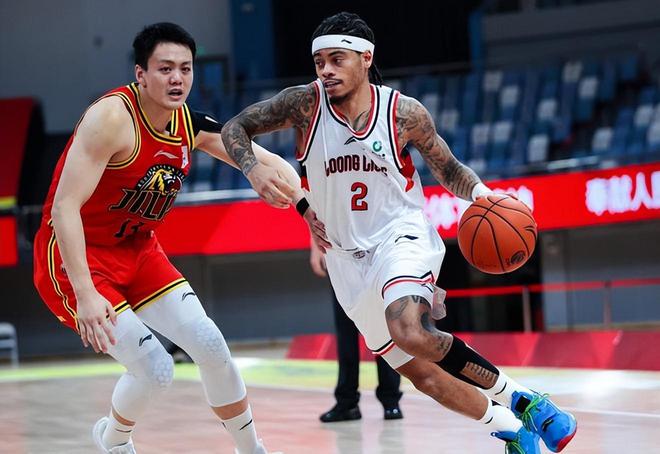 赫尔城外援表现抢眼，球队实力逐渐提升