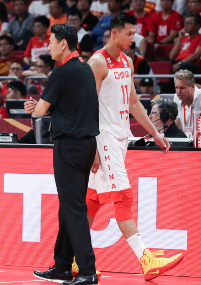 教练战术独到,指导球队逆转胜利 教练战术独到,指导球队逆转胜利