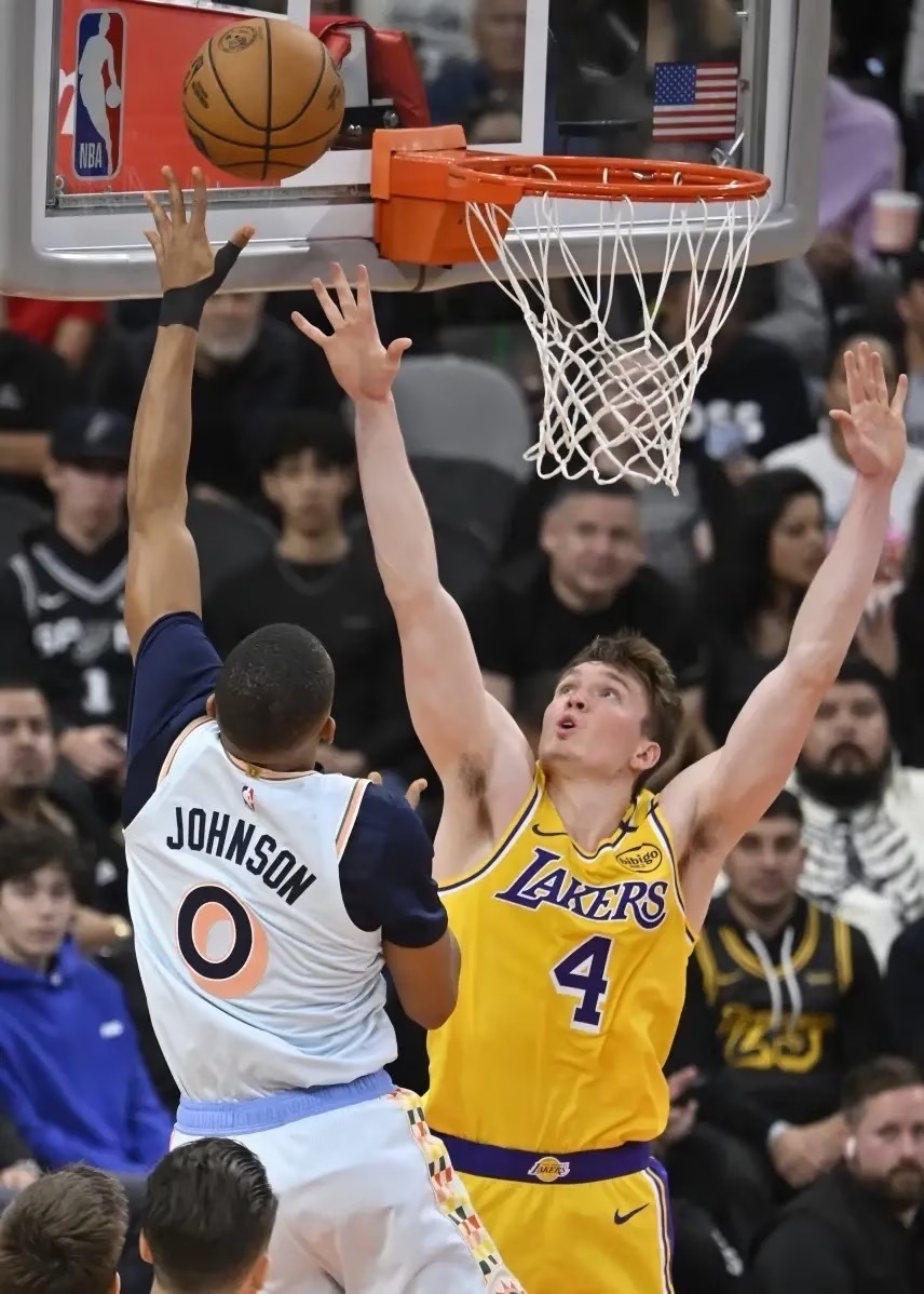 马刺客场力克湖人,取得惊险胜利 马刺客场力克湖人,取得惊险胜利