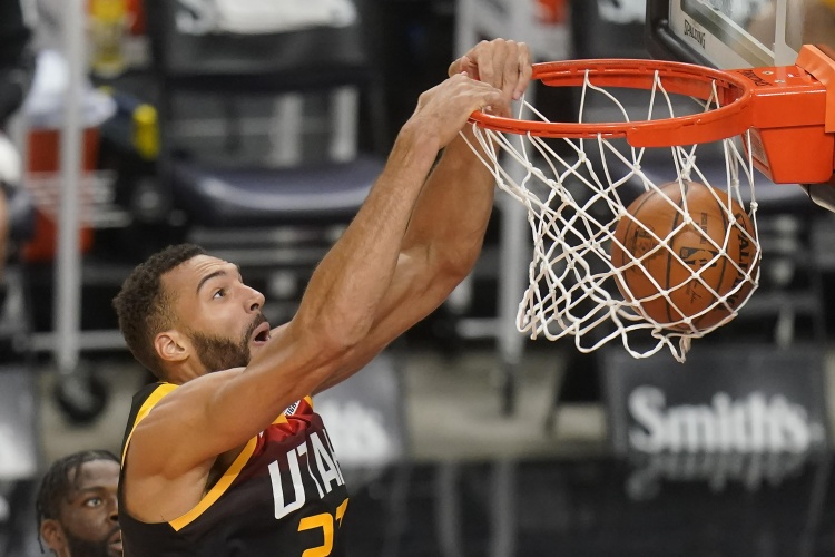 开拓者逆转国王,戈贝尔抢板高效的简单介绍 开拓者逆转国王,戈贝尔抢板高效的简单介绍