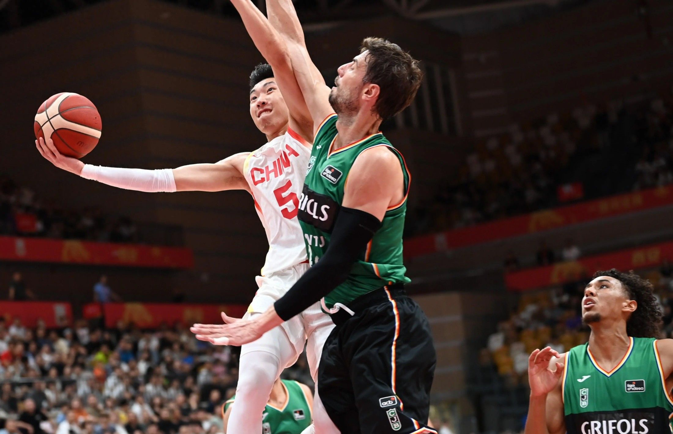 双核火力全开，领衔球队逆转胜利