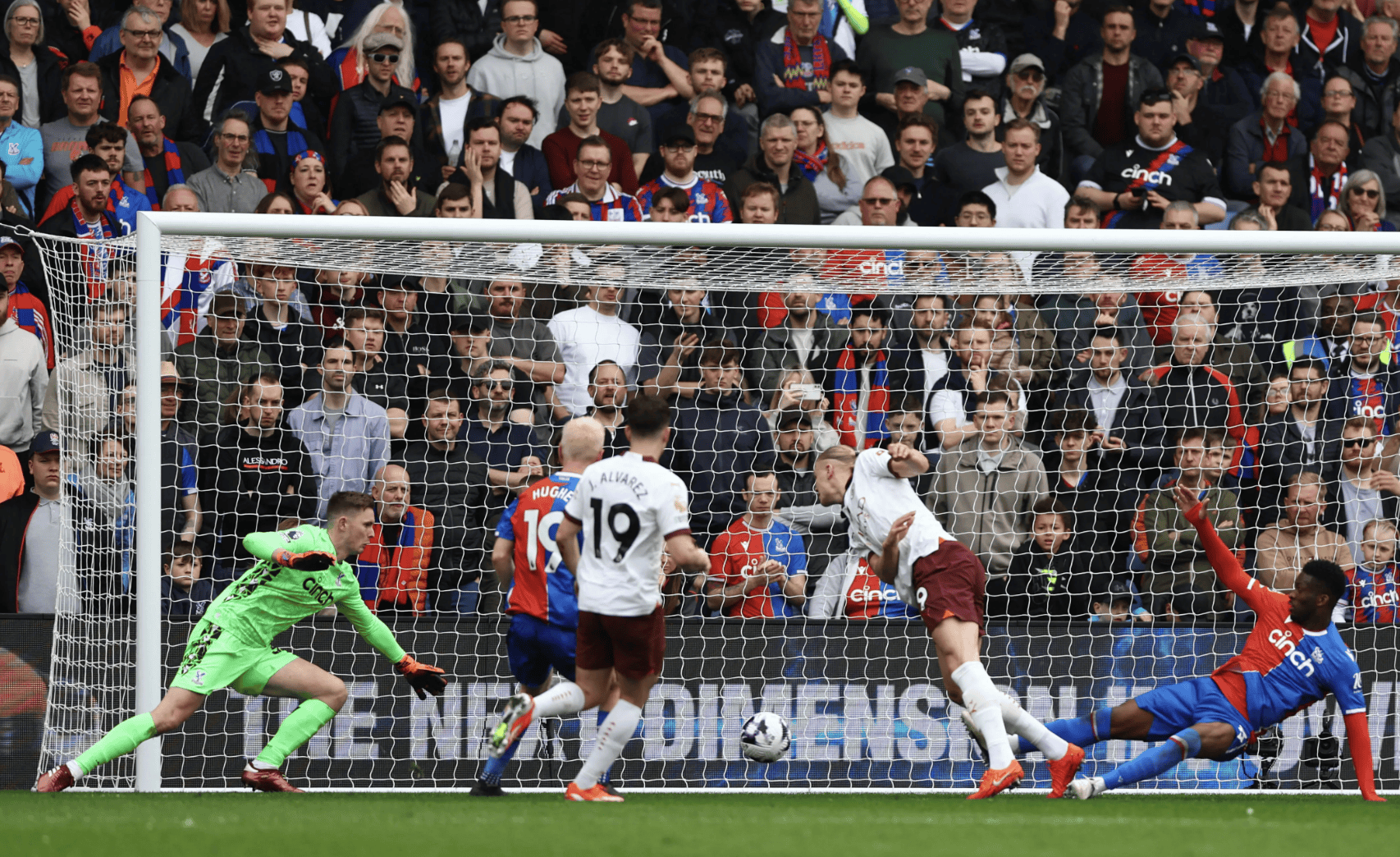 曼城大胜，轻松晋级下一轮比赛